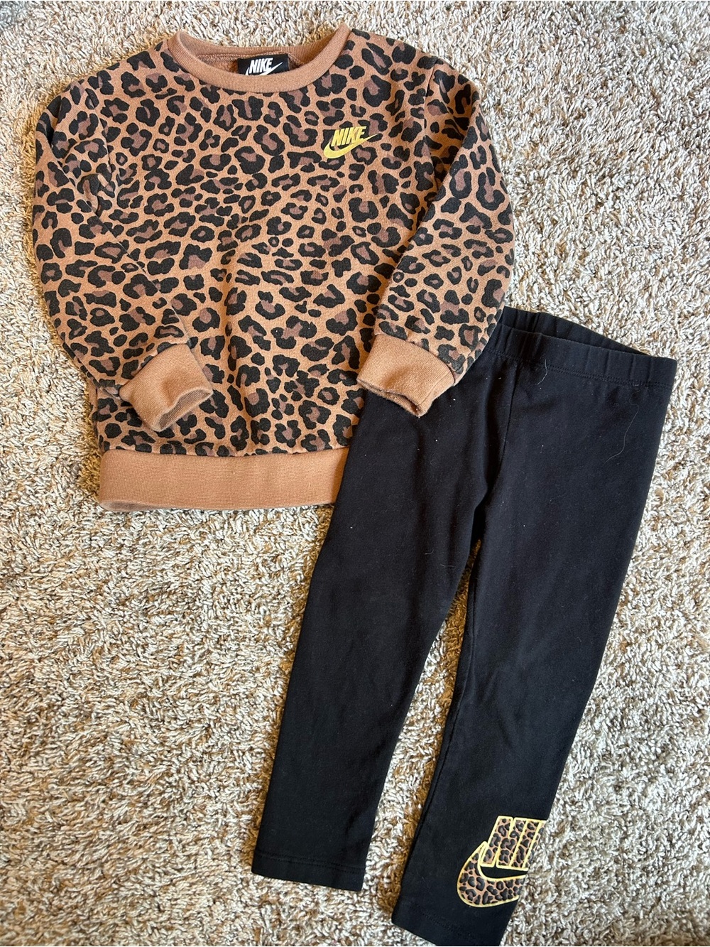 Nike Leopard Set.